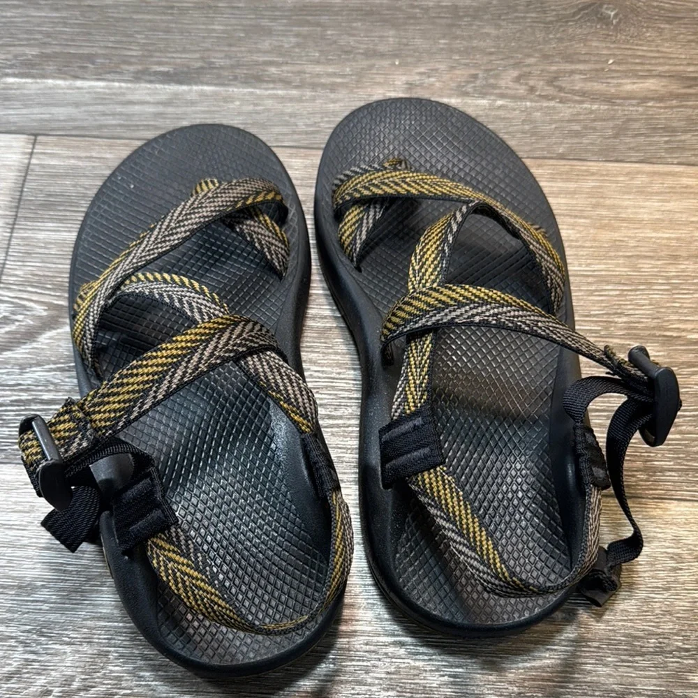 Chaco Black  Strappy Sandals men’s 9 (b182)